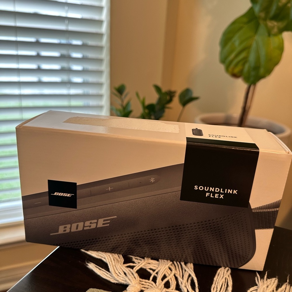 Bose SoundLink Flex Bluetooth Speaker in Black